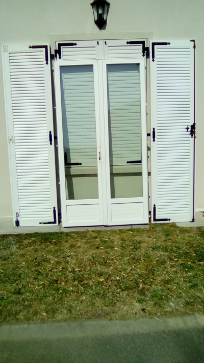 Photo don objet -Porte fenetre +volets battants en pvc